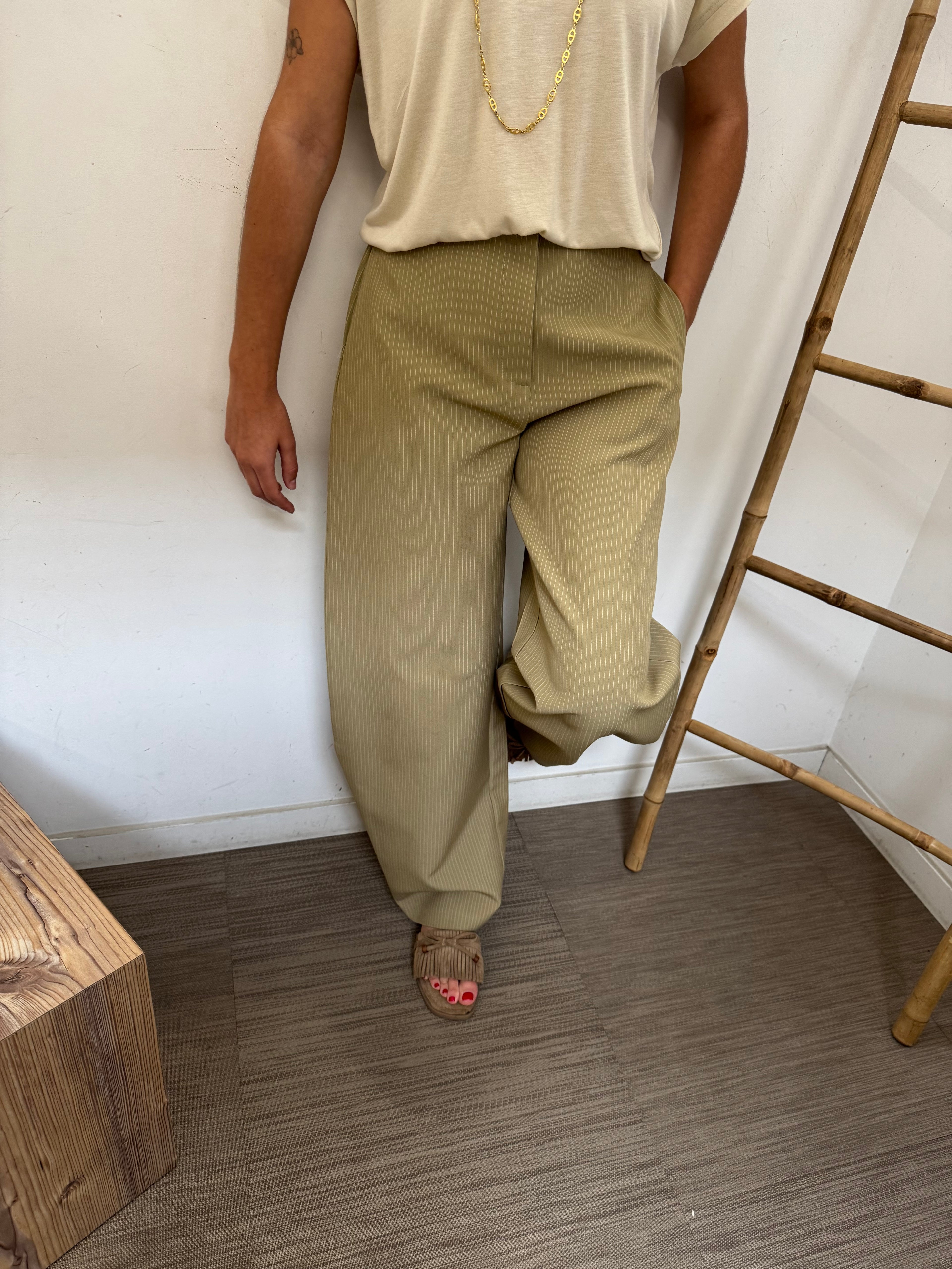 Pantalon rayé vert olive
